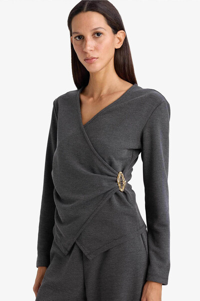 DeFacto Wrap Yaka Aksesuar Detaylı Antrasit Kadın Bluz G8816AX/AR138
