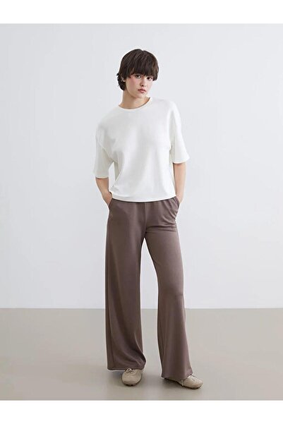 LC Waikiki Μαύρο γυναικείο παντελόνι φόρμας με φαρδιά μπατζάκια και απαλή υφή...