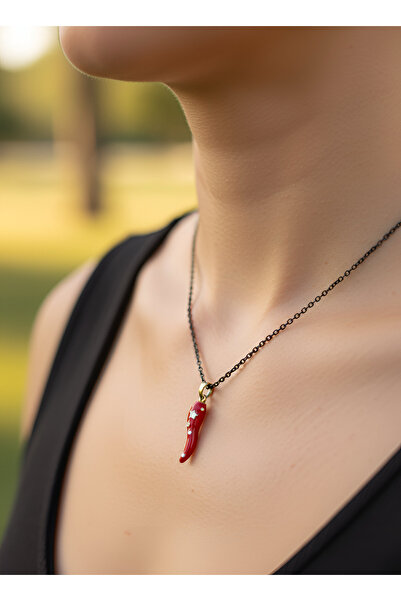 botanica Kırmızı Biber Nazar Kolyesi – Şans, Koruma ve Güç Sembolü