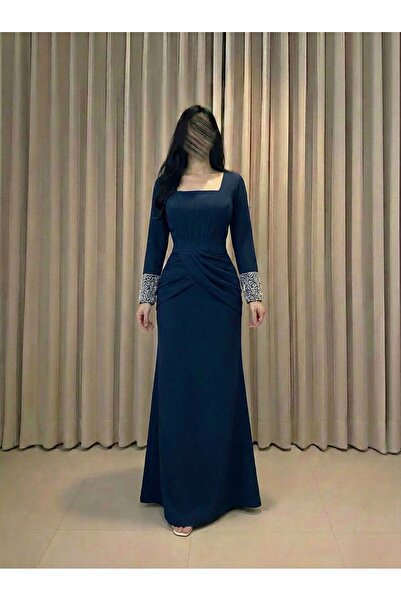 DUBAİ An elegant navy dress with a sophisticated design that reflects luxury ...