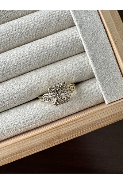 ringbox Gold Square Brand Ring