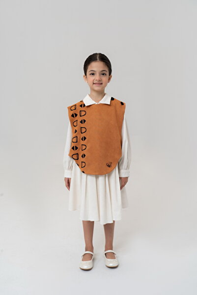 Obaha Suede Al Shamouh with founding symbols