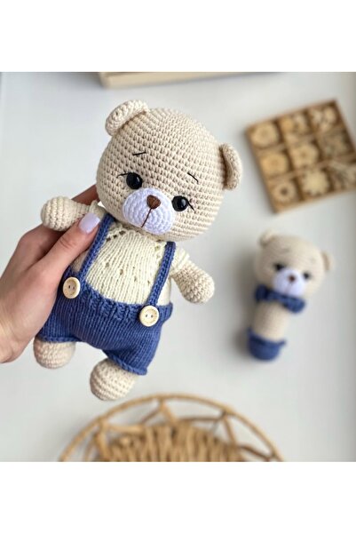 elizi dünyası Örgüsü Amigurumi Ayıcık - Mavi Askılı Tulumlu Hediyelik Uyku Ar...