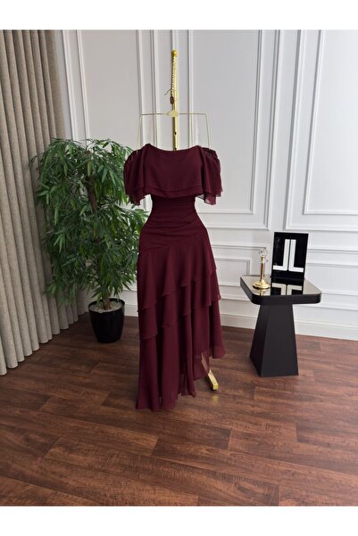 Model Leyna Najd layered dress