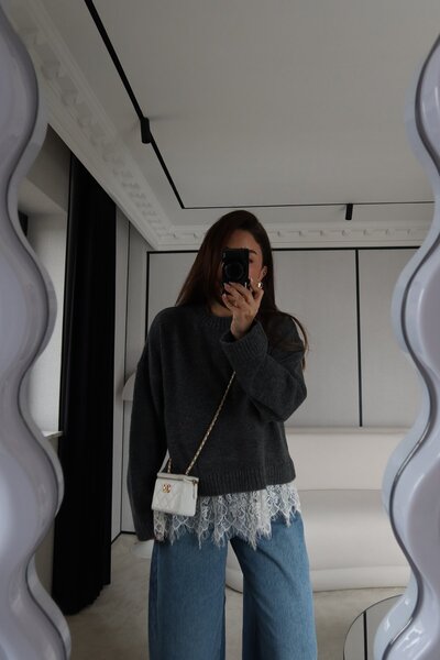 Özge Özgenç Etek Ucu Dantelli Basic Kazak