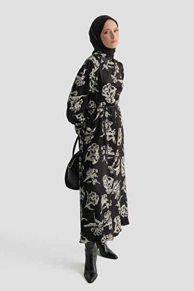 Armine Çiçek Desenli Kemerli Elbise Siyah