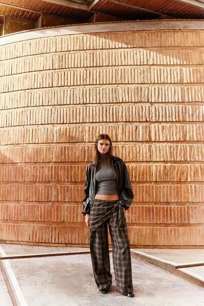 Bershka Fular detaylı tailored fit pantolon