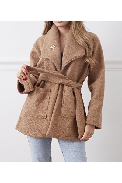 latal Broş Detaylı Çift Cepli Kuşaklı Buklet Ceket