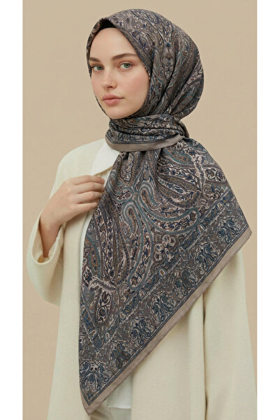 Karaca Eşarp ΕΘΝΟΤΙΚΟ ΣΧΕΔΙΟ 120*120 ΕΚ. ΒΑΜΒΑΚΕΡΟ ΜΑΝΤΗΛΙ