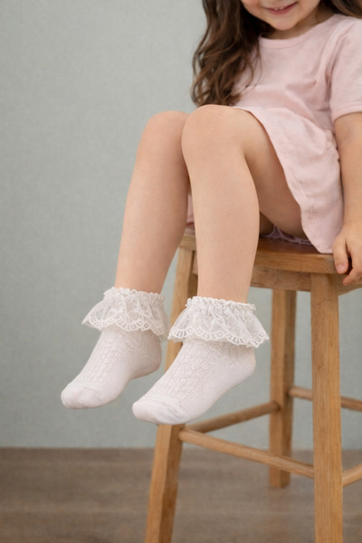 Katia&Bony Șosete pentru fete cu dantelă și volane, albe