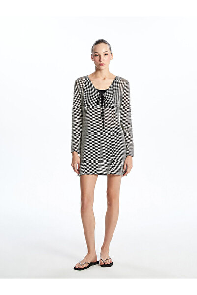 LC Waikiki Kariertes Strandkleid mit V-Ausschnitt