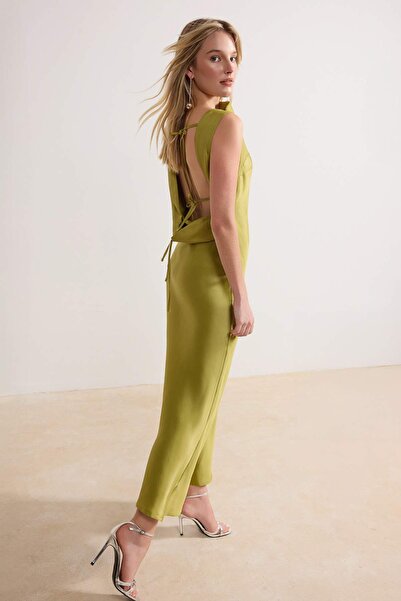 ترينديول كوليكشن فستان سهرة ميدي من الساتان المنسوج بلون أخضر زيتوني وفستان ح...