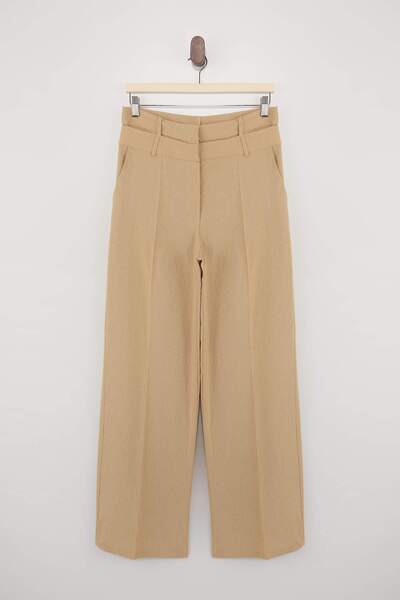 Trendyol Collection Μπεζ Παντελόνι με Διπλή Ζώνη και Λεπτομέρειες φαρδύ μπατζ...