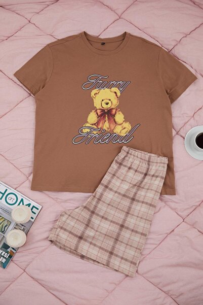 Trendyol Curve Braunes Teddybär-Pyjama-Set mit Karomuster und Teddybär-Aufdru...