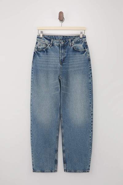 ترينديول كوليكشن بنطلون جينز فضفاض أزرق عالي الخصر مصنوع من القطن بنسبة 100% ...