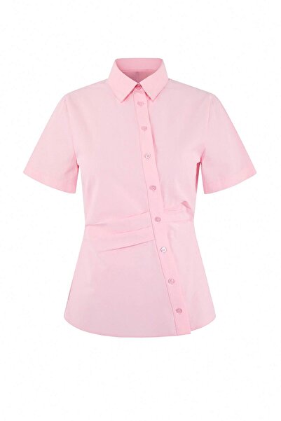 Trendyol Collection Rosafarbenes, tailliertes, asymmetrisches Hemd TWOSS26GO0...