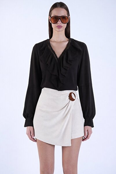 VAGGON Black Baby Collar Blouse with Scallop and Ribbed Detail and Ruffled Front