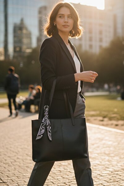 Glowfit Shine Your Shape Kadın Siyah Fular Detaylı Fermuar Kapamalı Tek Bölme...