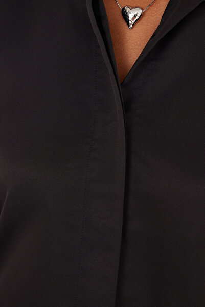 Tudors Kadın Slim Fit Dar Kesim Vucüda Oturan Uzun Kollu Gizli Düğme Detaylı Siyah Basic Gömlek