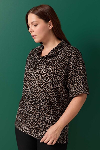 Selen Giyim Büyük Beden Degaje Yaka Leopar Desen Bluz / KAHVE