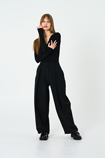 Thalure Women's Black Deep Pleated Barrel Pants