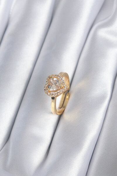 Skygo خاتم نسائي من النحاس الذهبي اللون بحجر الزركون على شكل قلب - TJ-BYK2863