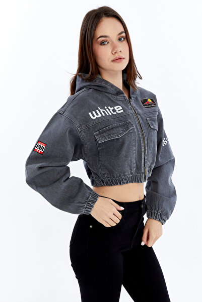 CHOS7N سترة نسائية من الدنيم بغطاء للرأس ومطبوعة بجيبين كبيرين وخصر وأكمام مط...