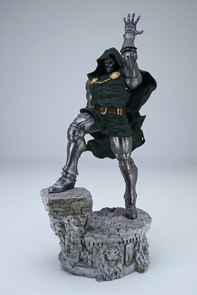 Hunga Doctor Doom Figür - 31 Cm