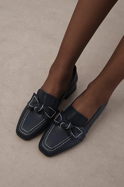 Mio Gusto Women's Short Heeled Viola Navy Blue Blunt Toe Shoes