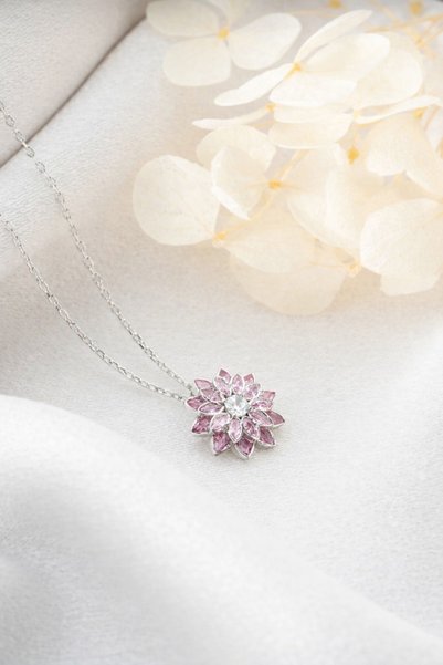 ÇEKİRDEK JEWELRY Lotus Çiçeği Gümüş Kolye 925 Ayar Pembe Zirkon Taşlı