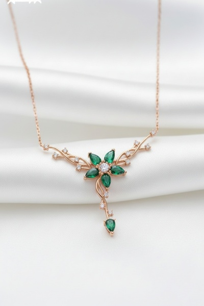 ÇEKİRDEK JEWELRY 925 Ayar Gümüş Zümrüt Taşlı Sarmaşık Kolye