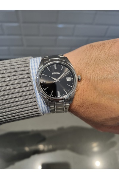 Seiko SEİKO - Siyah Kadran Takvimli Çelik kordon,safir cam 10 ATM Su Geçirmez...