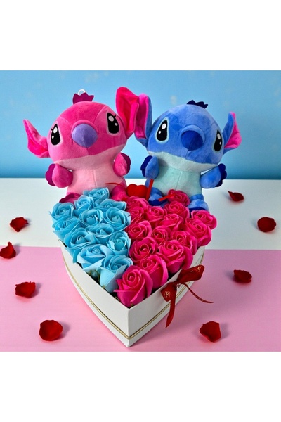 velve Aranjament cu flori de sapun si jucarii de plus Stitch in cutie in form...