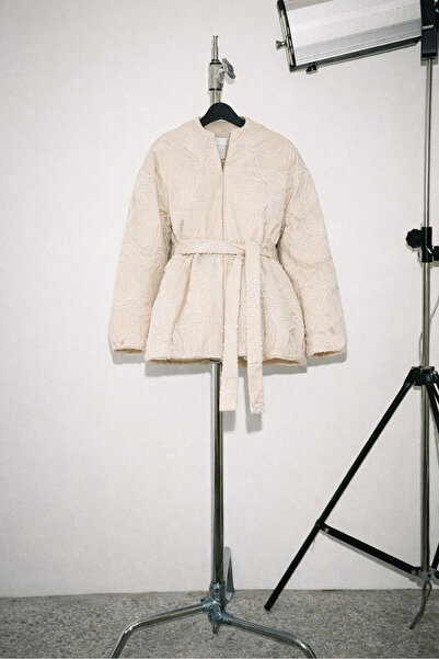 Touché Privé جاكيت بومبر من قماش الغاباردين المطرز