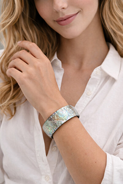 Kutcha Accessories Shell Patterned Color Transitioning Cuff Bracelet – Modern...