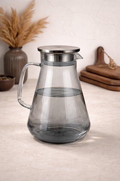 tutku home Metal Kapaklı Füme Cam Sürahi - 1,9 Litre