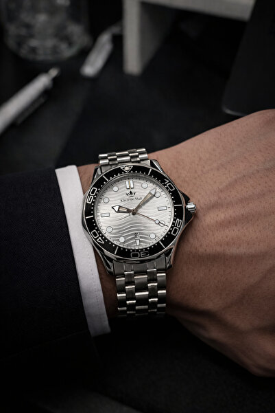 Caverton Mair Elegant men's wristwatch – black case and metal bracelet