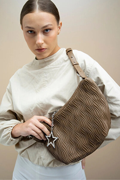Matthew Cox Κομψή γυναικεία τσάντα ώμου με λεπτομέρεια σε σχήμα αστεριού BYN2314