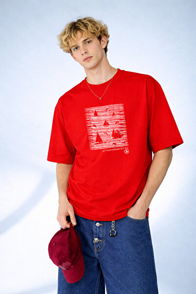 caddekombin Men's Let Your Dreams Set Sail Printed Red T-Shirt with Sailboat ...