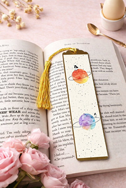 RenkliİzlerAtölyesi فاصل كتب معدني بتصميم لوحة فنية (قصص هادئة)