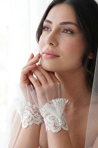Hobigram Garden Grace Lace Detailed Ankle-Length Tulle Bridal Gloves |   Roma...