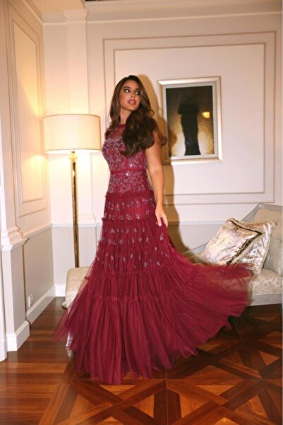 Genenic luxurious burgundy dress