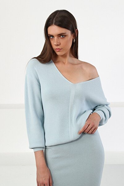 Ferraro Blue V-Neck Viscose Women's Knitwear Sweater