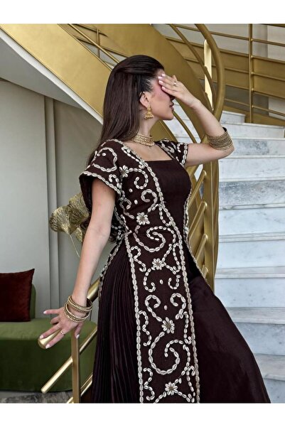 Genenic جلابية بلون بني انيق