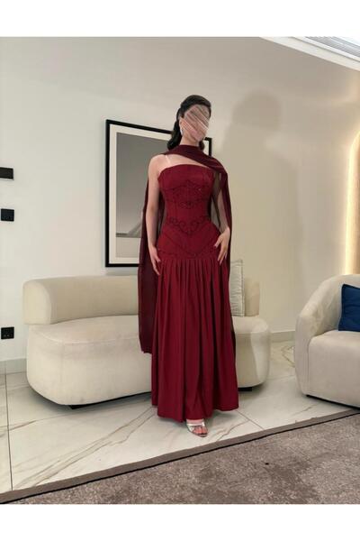 Genenic dark red evening dress