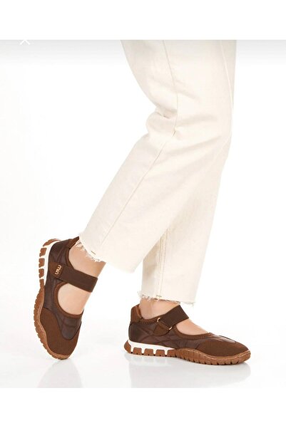 AZR Sports Shoes Are Comfortable and Suitable for Medium Activities, A-Grade Quality.