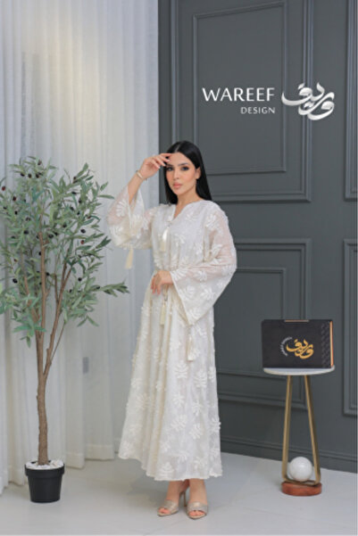 WAREEF FASHION A white jalabiya embroidered with delicate patterns and a femi...