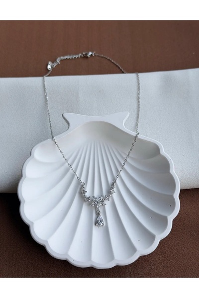 LİLİA قلادة نسائية من الفولاذ المقاوم للصدأ مع تمثال تاج مرصع بحجر الزركون