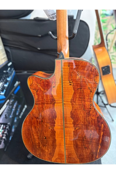 Merida profesyonel akustik sahne gitarı