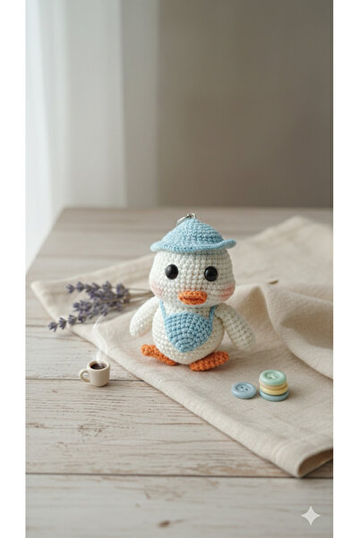 Şirin Peluş Amigurumi Örgü Ördek Anahtarlık - Şapkalı ve Çantalı El Yapımı Ça...